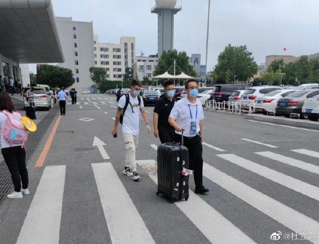 与之相对，白孝文则从起头就是后辈范，厮混投契，终究成了新政权的县长。